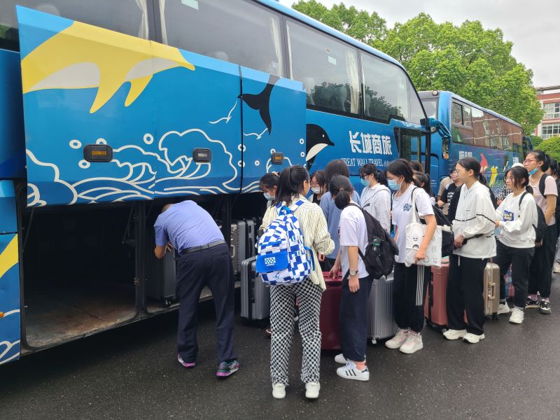 商旅分公司保障新生軍訓用車